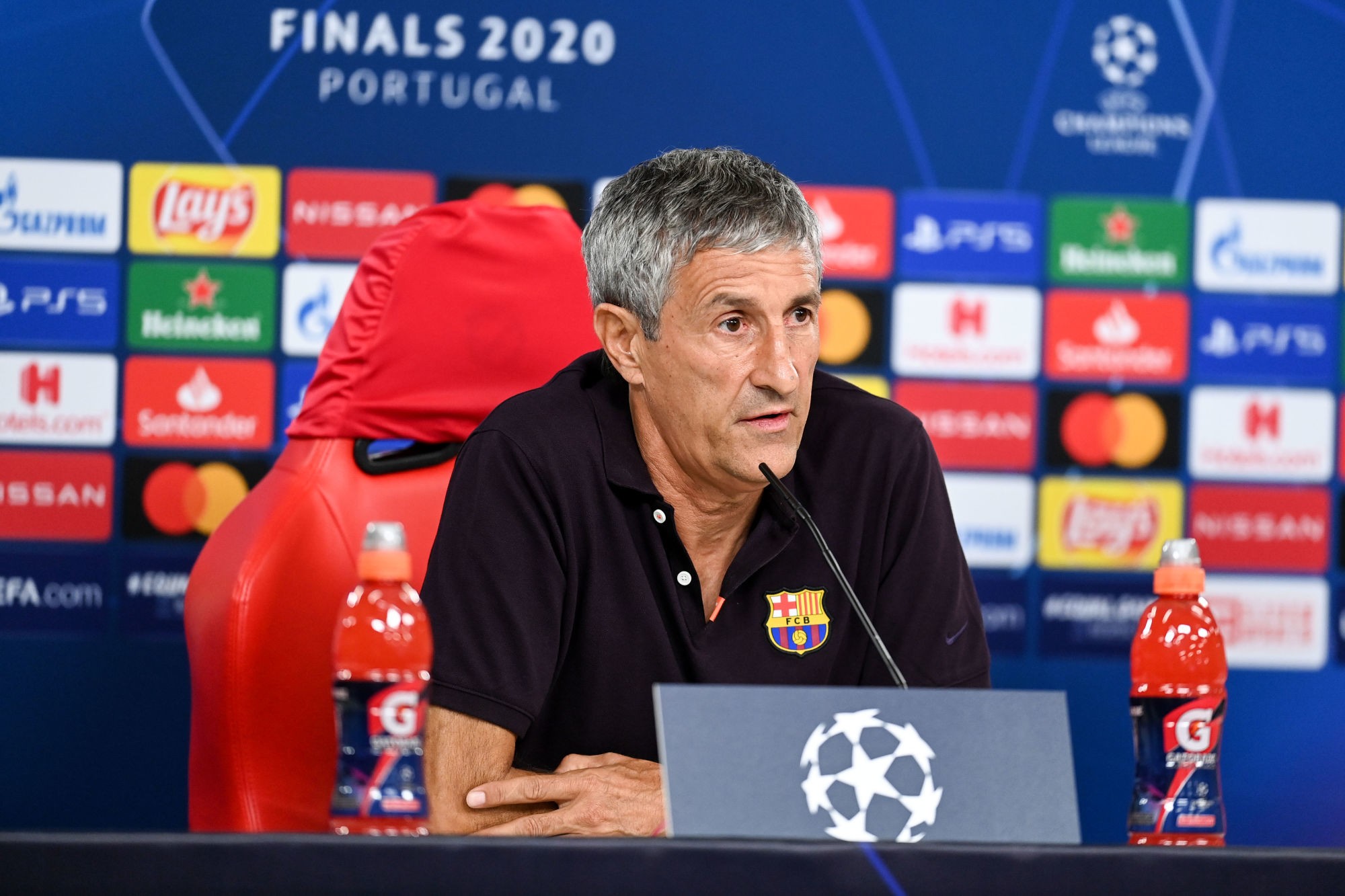 LISBON, PORTUGAL - AUGUST 13: In this handout image provided by UEFA, Quique Setien, Manager of FC Barcelona speaks to the media during a press conference ahead of their UEFA Champions League quarter-final match against Bayern Munich at Estadio do Sport Lisboa e Benfica on August 13, 2020 in Lisbon, Portugal. (Photo by UEFA - Handout/UEFA via Getty Images) 

Photo by Icon Sport - Lisbonne (Portugal)