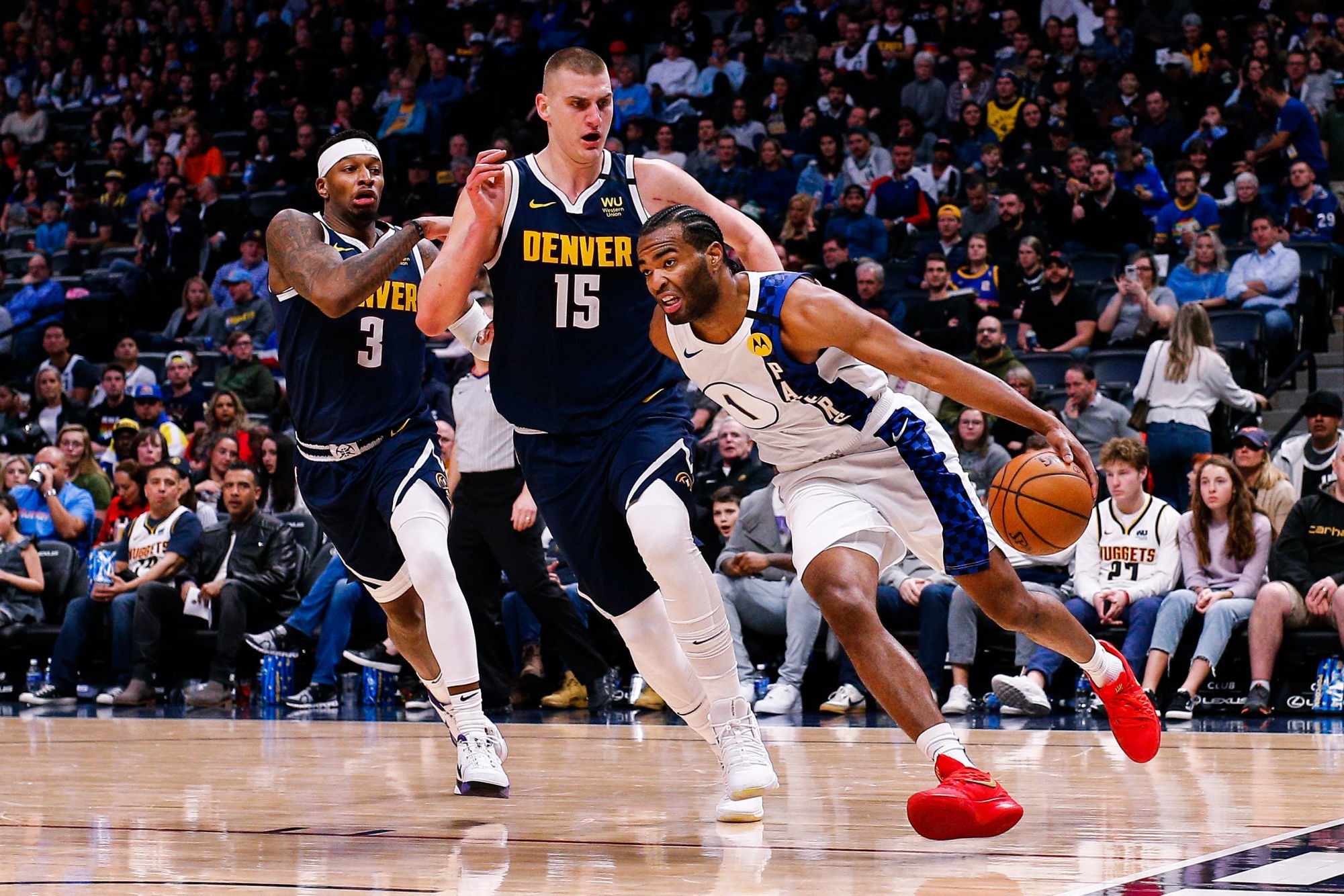 Jan 19, 2020; Denver, Colorado, USA; Indiana Pacers forward T.J. Warren (1) drives to the net against Denver Nuggets center Nikola Jokic (15) and forward Torrey Craig (3) in the third quarter at the Pepsi Center. Mandatory Credit: Isaiah J. Downing-USA TODAY Sports/Sipa USA 

Photo by Icon Sport - Nikola JOKIC - Torrey CRAIG - T.J. WARREN - Pepsi Center - Denver (Etats Unis)
