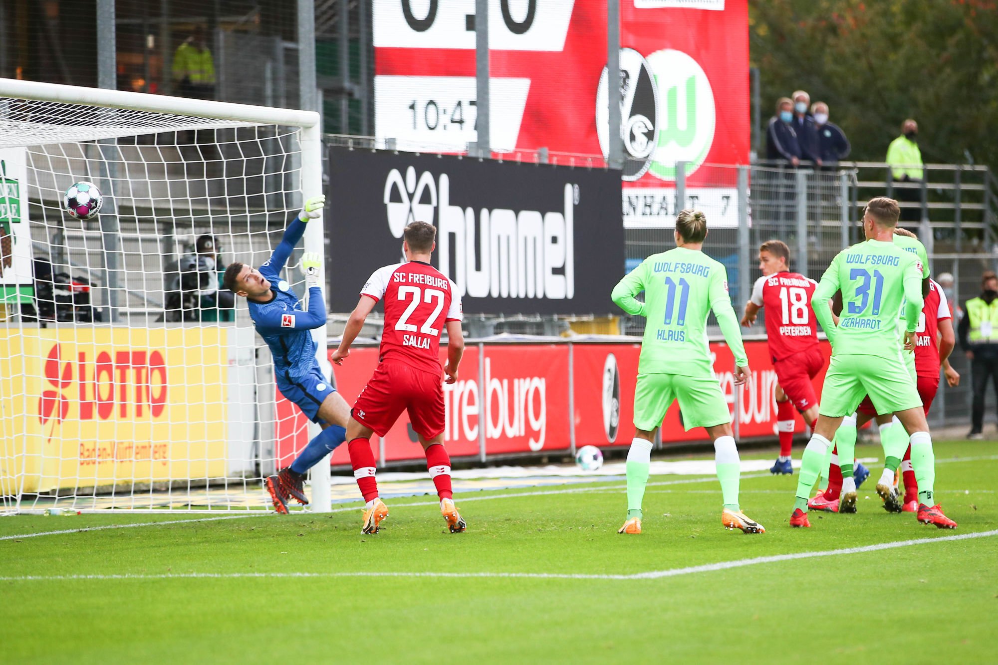 Freiburg - Nils Petersen et Wolfsburg -  Pavao Pervan 
By Icon Sport