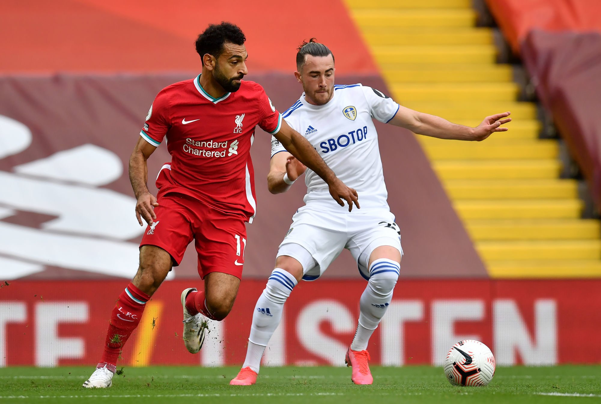 Mohamed Salah (Liverpool) face à Jack Harrison (Leeds)