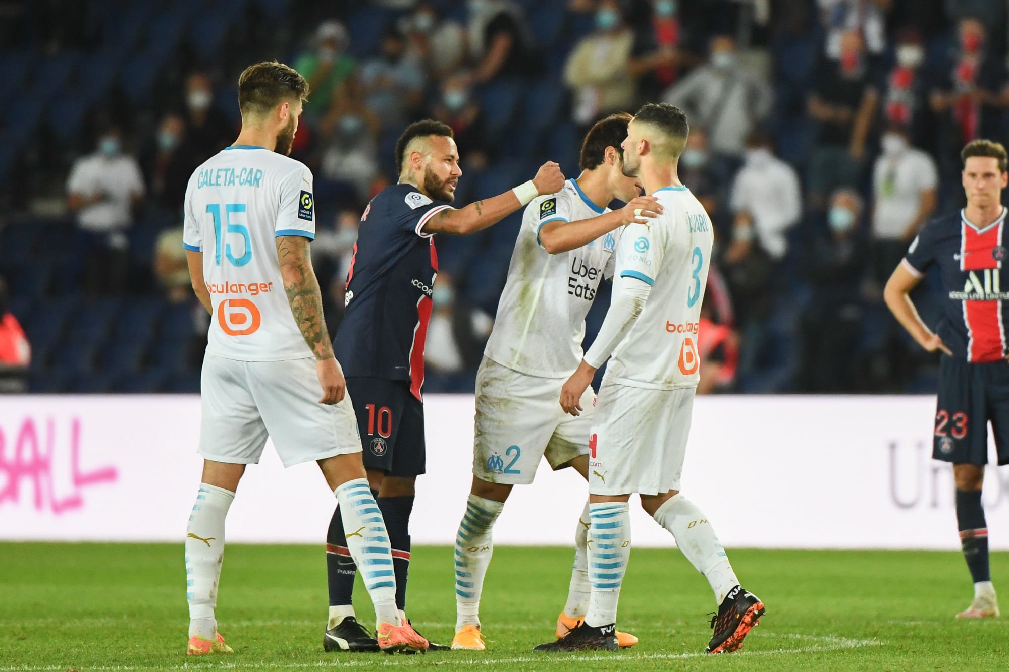 NEYMAR JR - PSG et Alvaro GONZALEZ - Marseille . (Photo by Anthony Dibon/Icon Sport) - Parc des Princes - Paris (France)