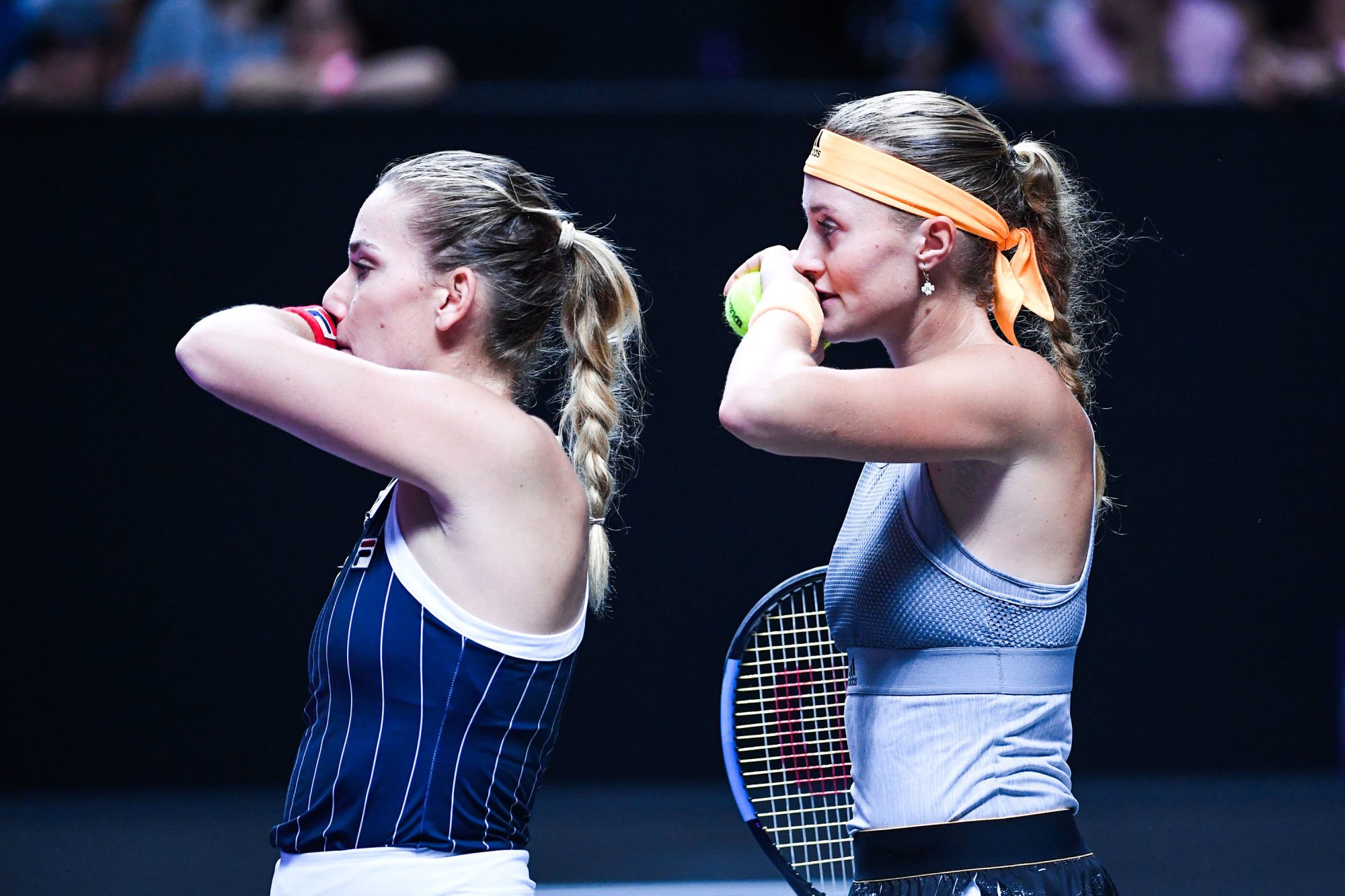 (191103) -- SHENZHEN, Nov. 3, 2019 (Xinhua) -- Timea Babos (L) of Hungary/Kristina Mladenovic of France talk to each other during the doubles final against Hsieh Su-wei of Chinese Taipei/Barbora Strycova of the Czech Republic at the WTA Finals Tennis Tournament in Shenzhen, south China's Guangdong Province, Nov. 3, 2019. (Xinhua/Liang Xu) (Photo by Xinhua/Sipa USA) 
Photo by Icon Sport - Kristina MLADENOVIC - Timea BABOS - Shenzhen (Chine)