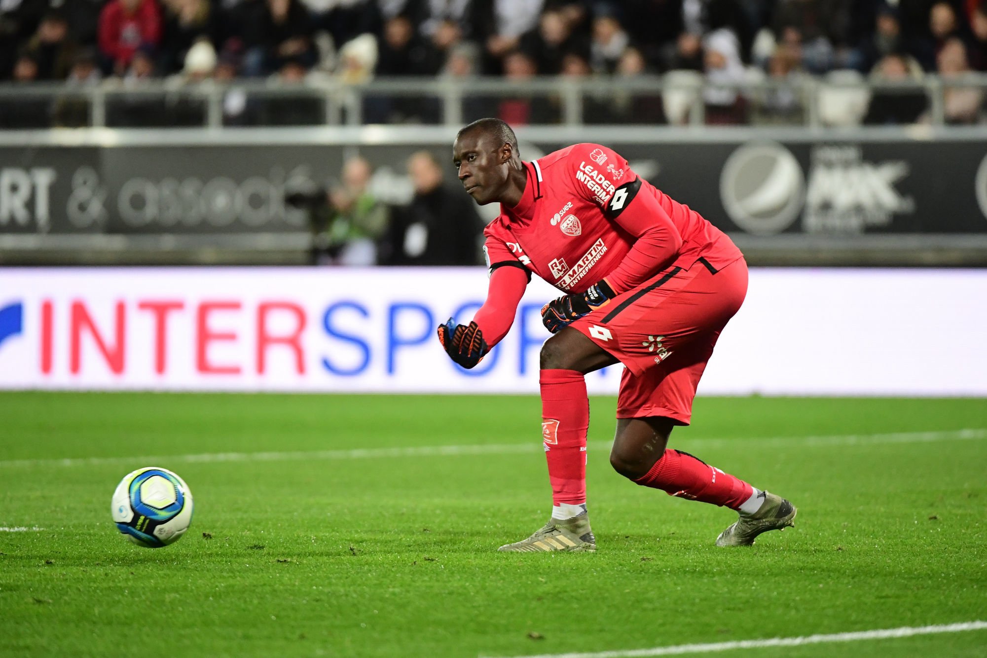Alfred GOMIS of Dijon during the Ligue 1 match between Amiens and Dijon at Stade de la Licorne on December 14, 2019 in Amiens, France. (Photo by Dave Winter/Icon Sport) - Alfred GOMIS - Stade de la Licorne - Amiens (France)