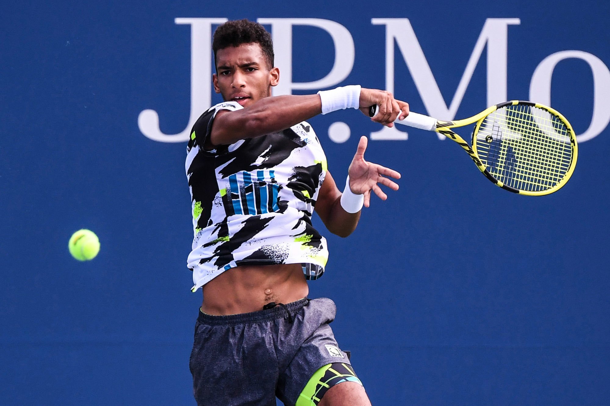 Sep 1, 2020; Flushing Meadows, New York, USA; Felix
Auger-Aliassime of Canada hits a backhand on day two of the 2020 U.S. Open tennis tournament at USTA Billie Jean King National Tennis Center. Mandatory Credit: Danielle Parhizkaran-USA TODAY Sports/Sipa USA 

Photo by Icon Sport - Flushing Meadows - New York (Etats Unis)