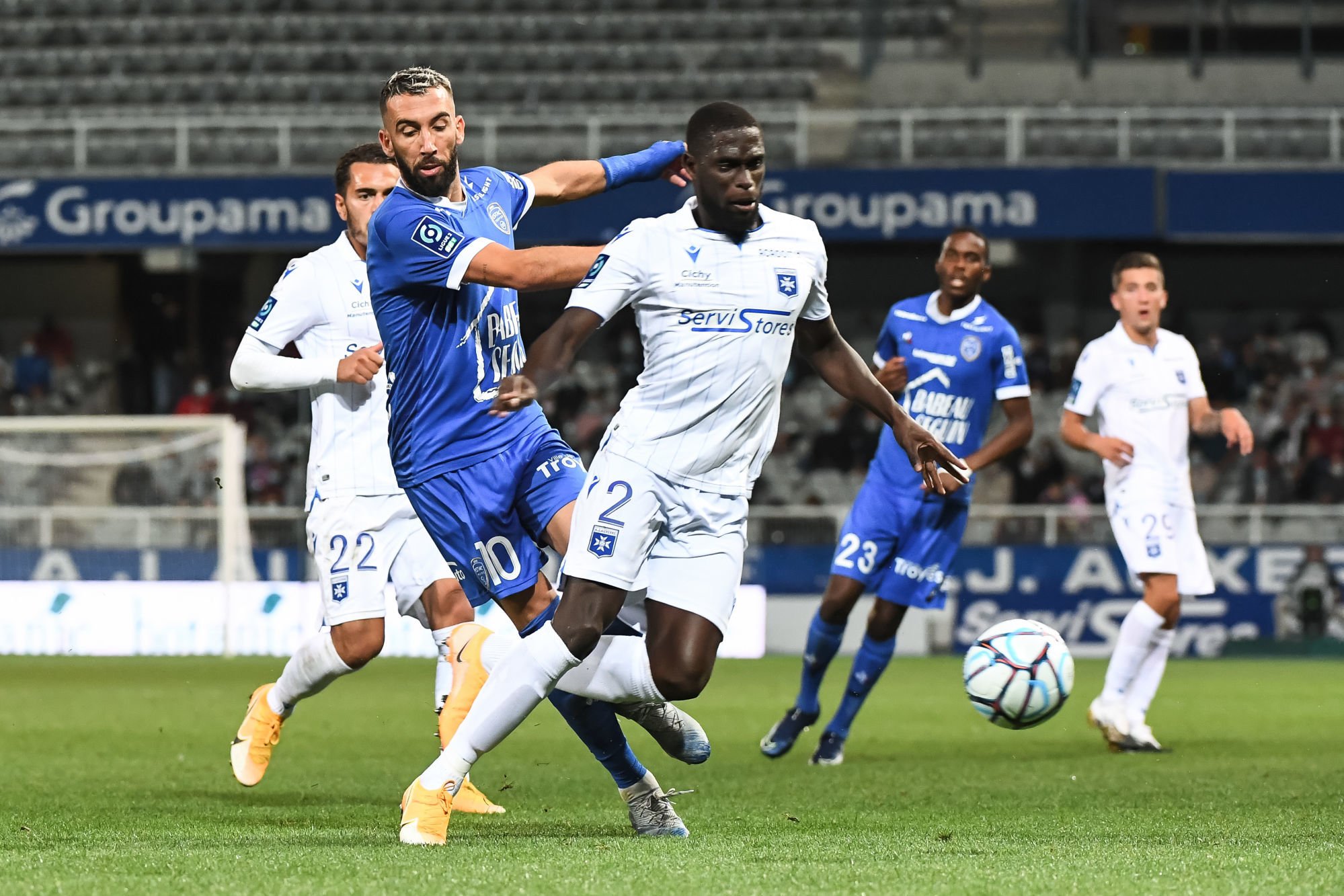 Florian TARDIEU of Troyes and Carlens ARCUS of Auxerre during the French Ligue 2 Soccer match between Auxerre and Troyes at Stade Abbe Deschamps on September 21, 2020 in Auxerre, France. (Photo by Baptiste Fernandez/Icon Sport) - Stade Abbe Deschamps - Auxerre (France)