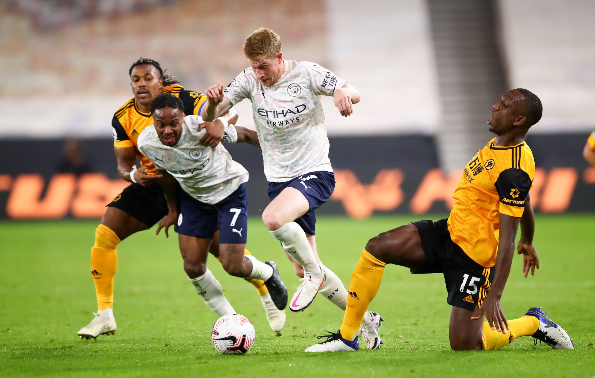 Manchester City's Kevin De Bruyne (centre) is challenged by Wolverhampton Wanderers' Willy Boly (right) during the Premier League match at Molineux, Wolverhampton. 
By Icon Sport - Molineux Stadium - Wolverhampton (Angleterre)