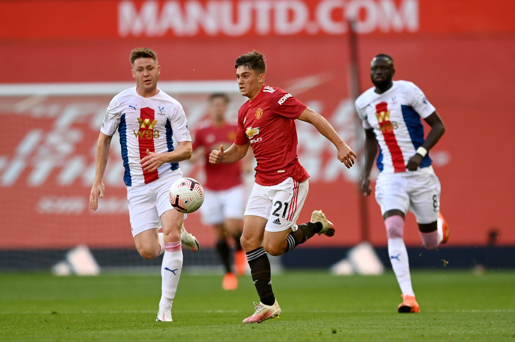 Manchester United's Daniel James (centre) Crystal Palace's James McCarthy (left) and Cheikhou Kouyate during the Premier League match at Old Trafford, Manchester. 
By Icon Sport - Old Trafford - Manchester (Angleterre)