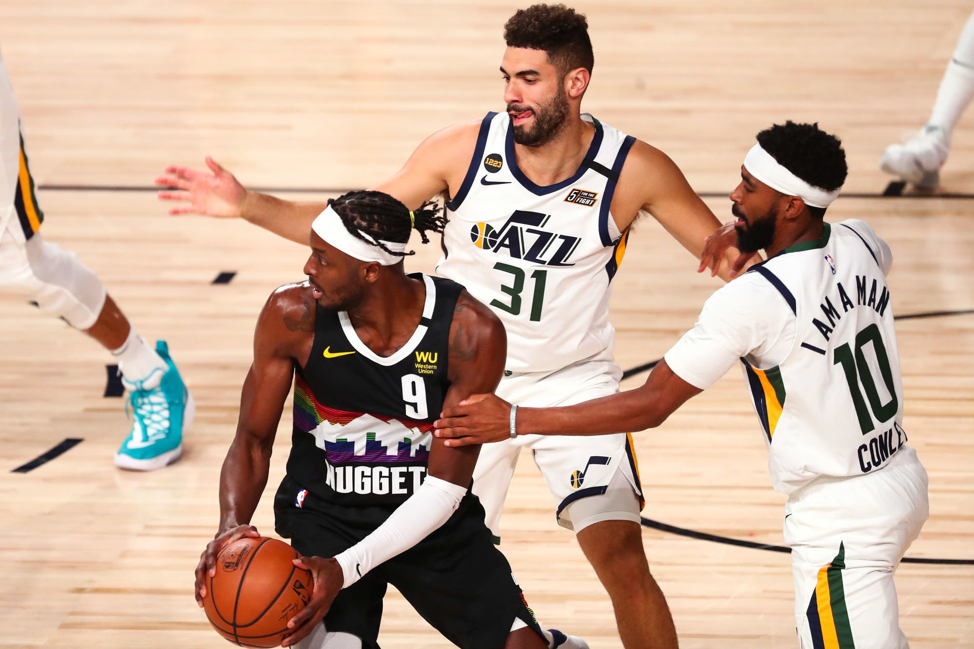 Sep 1, 2020; Lake Buena Vista, Florida, USA; Denver Nuggets forward Jerami Grant (9) controls the ball against Utah Jazz forward Georges Niang (31) and guard Mike Conley (ri10ght) during the first half of game seven of the first round of the 2020 NBA Playoffs at ESPN Wide World of Sports Complex. Mandatory Credit: Kim Klement-USA TODAY Sports/Sipa USA 


Photo by Icon Sport - ESPN Wide World Of Sports Complex - Lake Buena Vista (Etats Unis)