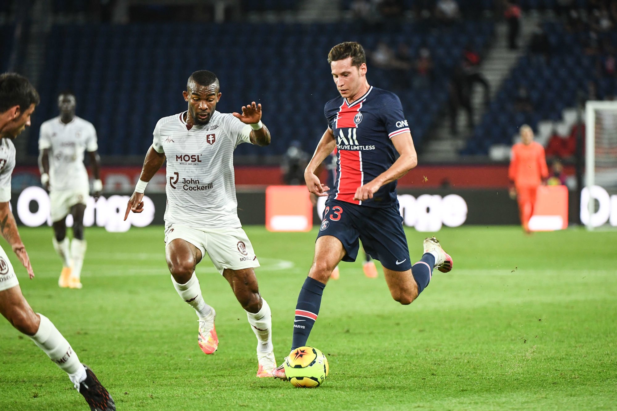 Julian DRAXLER of PSG and Habib MAIGA of Metz during the Ligue 1 match between Paris Saint Germain and Metz at Parc des Princes on September 16, 2020 in Paris, France. (Photo by Anthony Dibon/Icon Sport) - Parc des Princes - Paris (France)