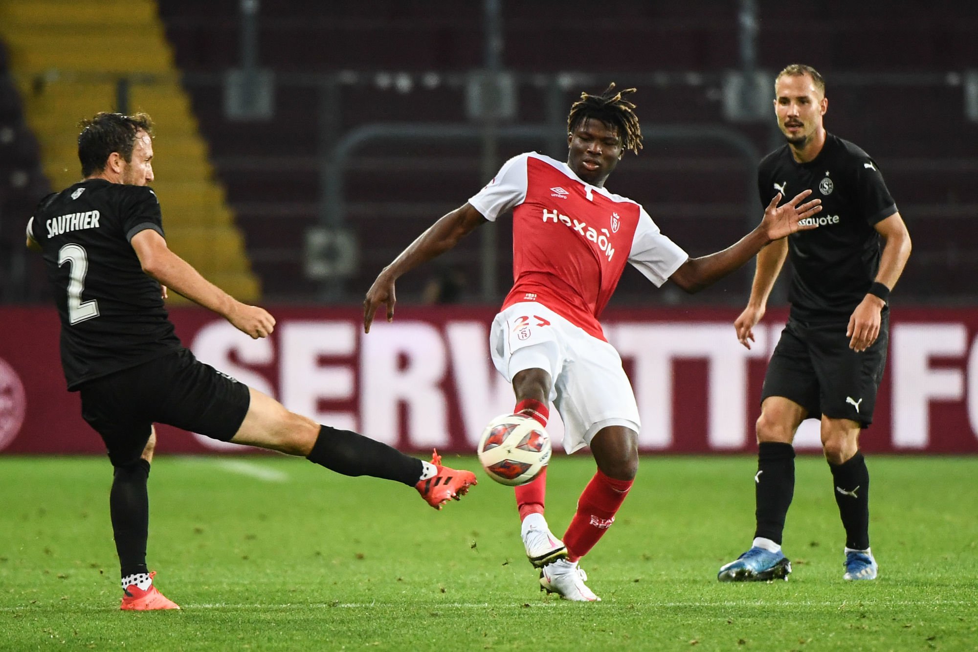 Anthony SAUTHIER of Servette and El Bilal TOURE of Reims during the UEFA Europa League Qualifying match between Servette and Reims at Stade de Geneve on September 17, 2020 in Geneva, Switzerland. (Photo by Anthony Dibon/Icon Sport) - Stade de Geneve - Geneve (Suisse)