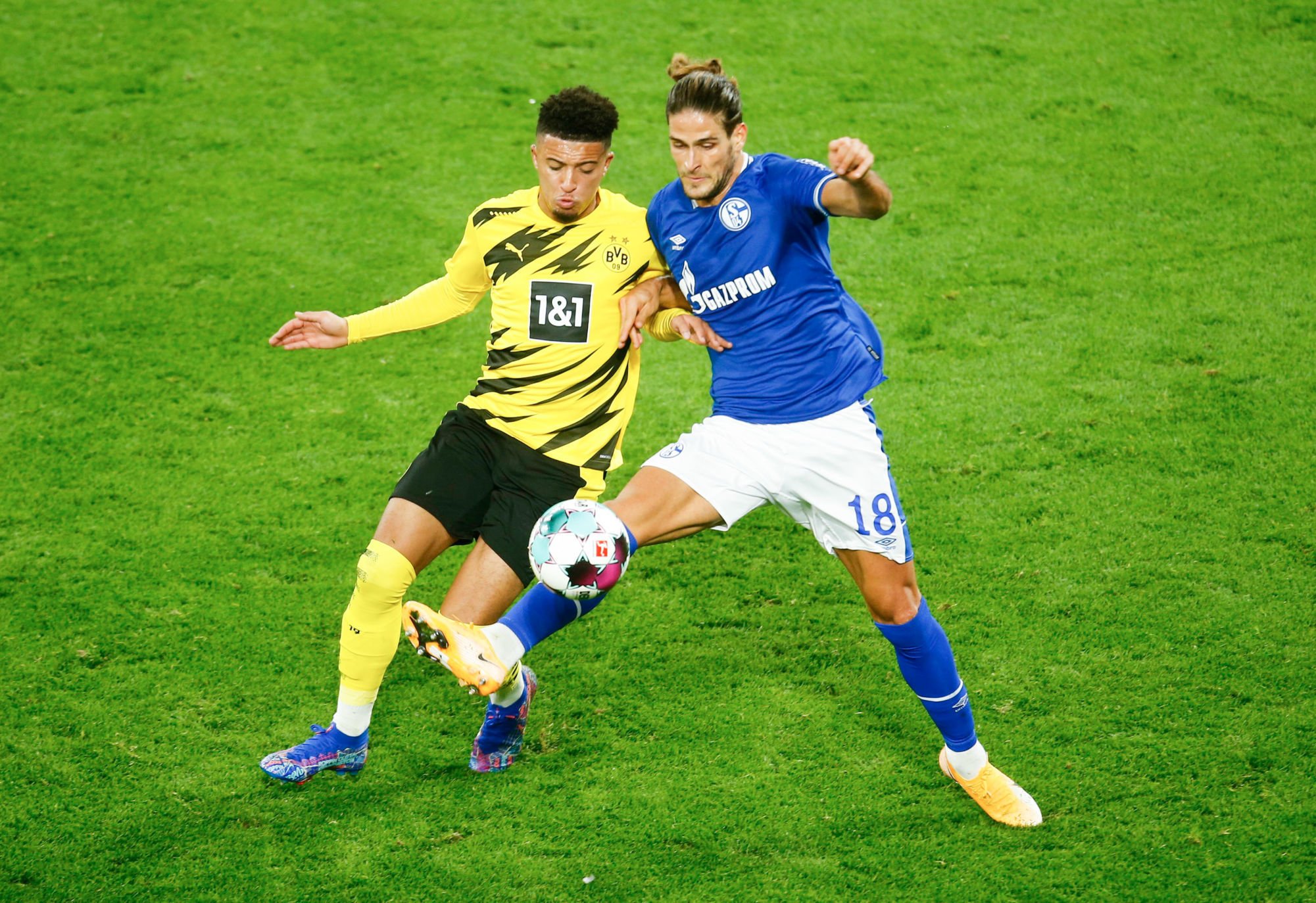 Goncalo Paciencia -Schalke 04 et Jadon Sancho - Borussia Dortmund. Photo: Leon Kuegeler/Reuters-Pool/dpa 
By Icon Sport