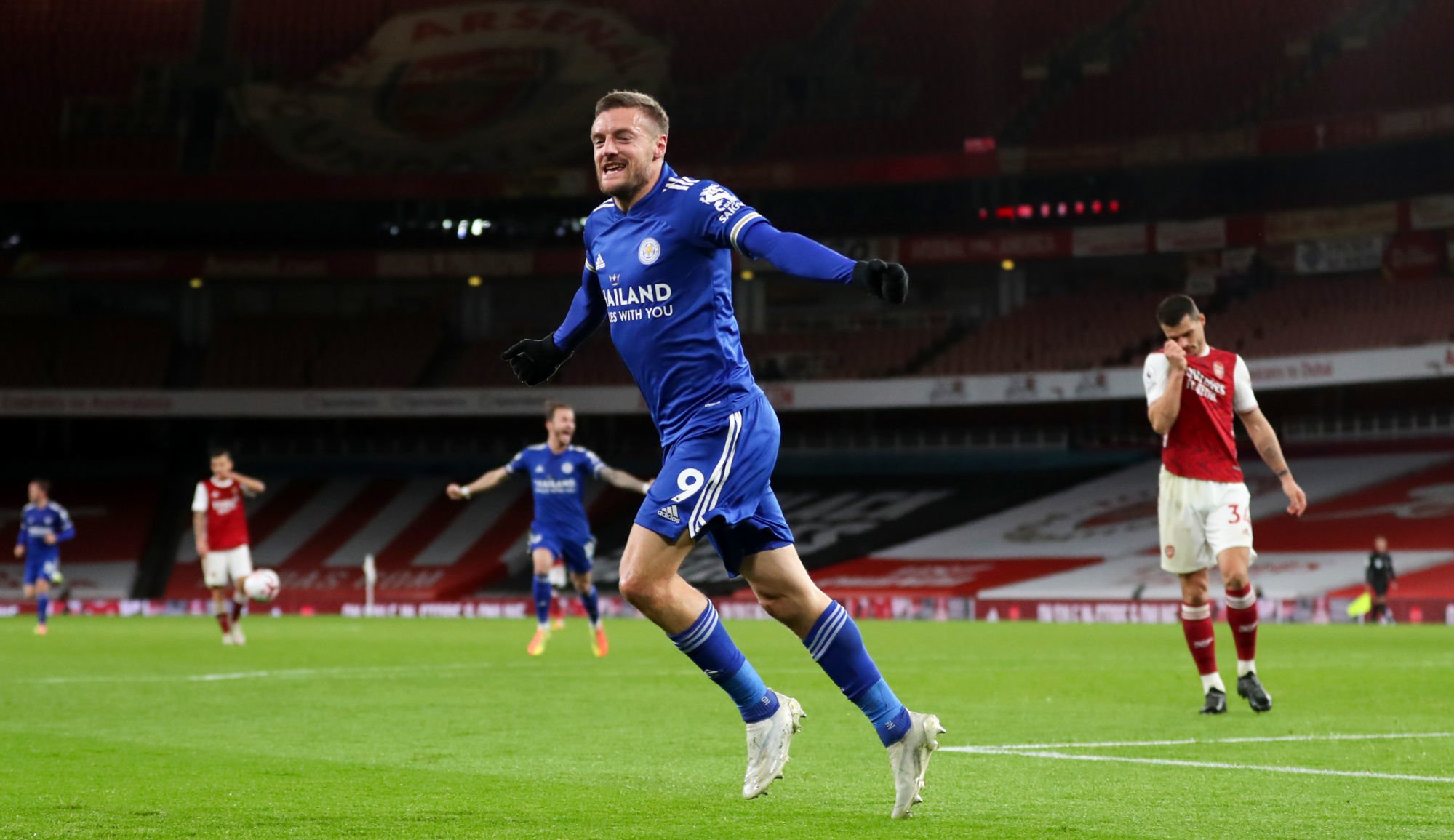 Leicester City's Jamie Vardy celebrates scoring his side's first goal of the game during the Premier League match at the Emirates Stadium, London. 
By Icon Sport - Emirates Stadium - Londres (Angleterre)