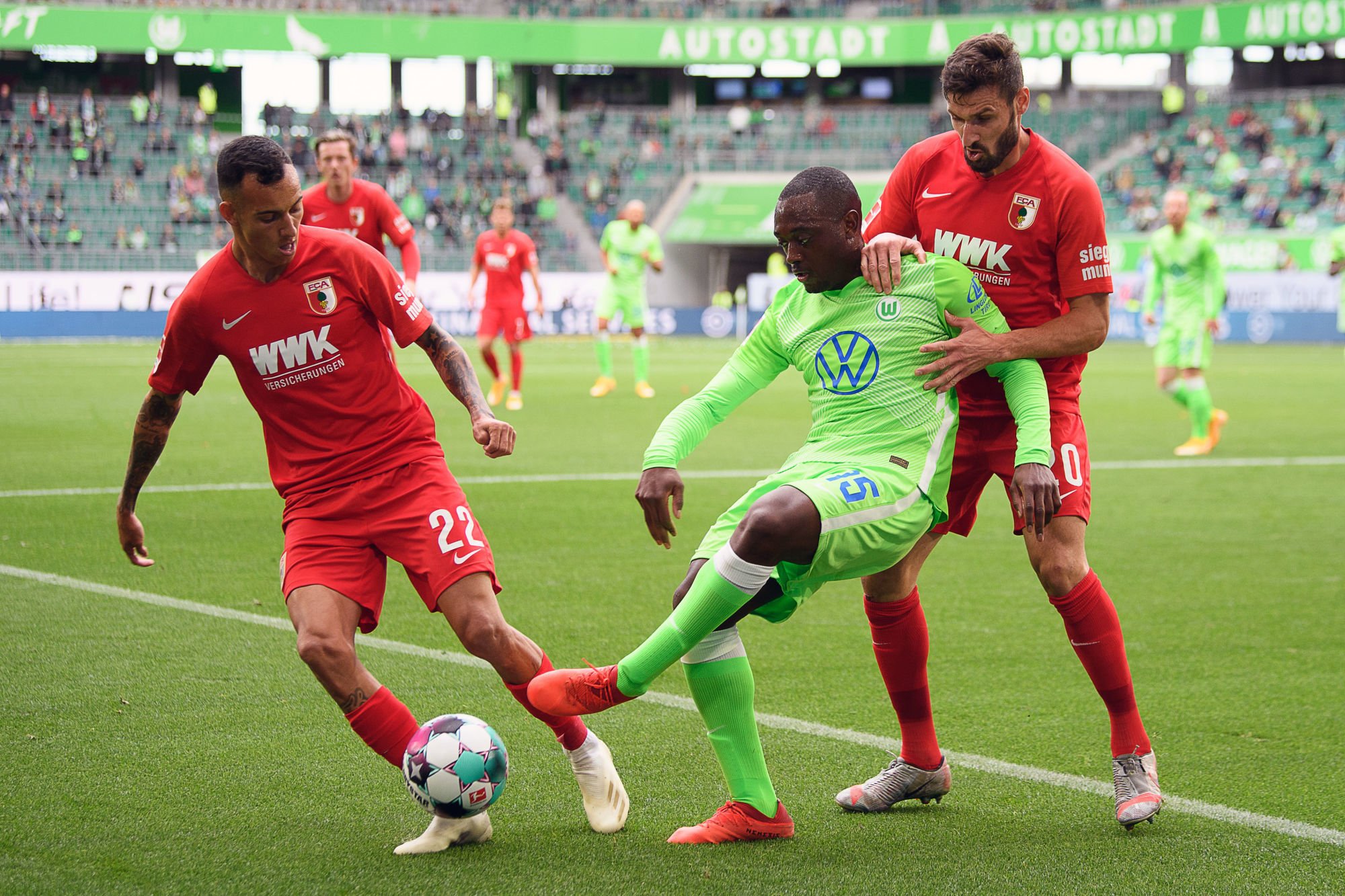 04 October 2020, Lower Saxony, Wolfsburg: Football: Bundesliga, VfL Wolfsburg - FC Augsburg, 3rd matchday in the Volkswagen Arena. Wolfsburg's JÈrÙme Roussillon (M) plays against Augsburg's Amarat Borduchi Iago (l) and Augsburg's Daniel Caligiuri. Photo: Swen Pfˆrtner/dpa - IMPORTANT NOTE: In accordance with the regulations of the DFL Deutsche Fu?ball Liga and the DFB Deutscher Fu?ball-Bund, it is prohibited to exploit or have exploited in the stadium and/or from the game taken photographs in the form of sequence images and/or video-like photo series. 
Photo by Icon Sport - Volkswagen Arena - Wolfsbourg (Allemagne)