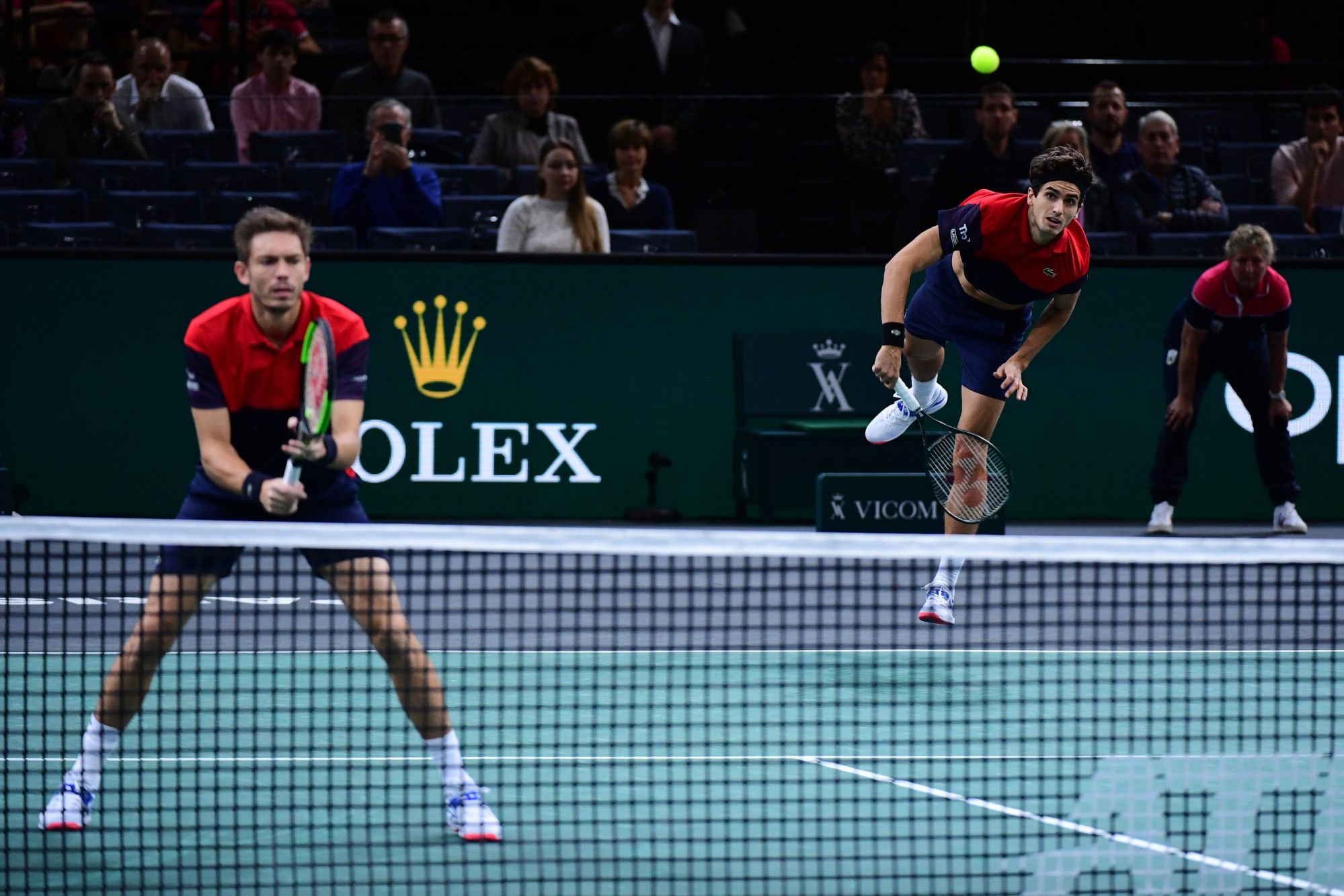 (R-L) Pierre Hugues HERBERT of France and Nicolas MAHUT of France during the Final of the Rolex Paris Masters at AccorHotels Arena on November 3, 2019 in Paris, France. (Photo by Dave Winter/Icon Sport) - Nicolas MAHUT - Pierre Hugues HERBERT - Bercy AccorHotels Arena - Paris (France)