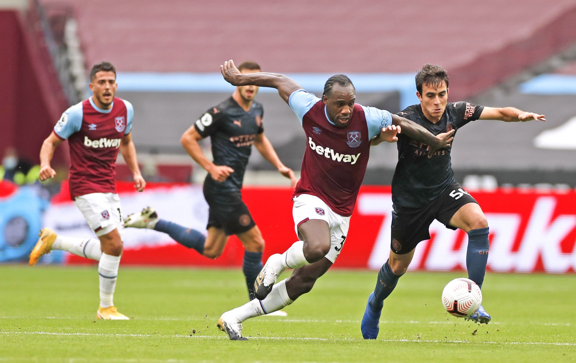 Manchester City's Eric Garcia (right) and West Ham United's Michail Antonio battle for the ball during the Premier League match at the London Stadium. 
By Icon Sport - London Stadium - Londres (Angleterre)