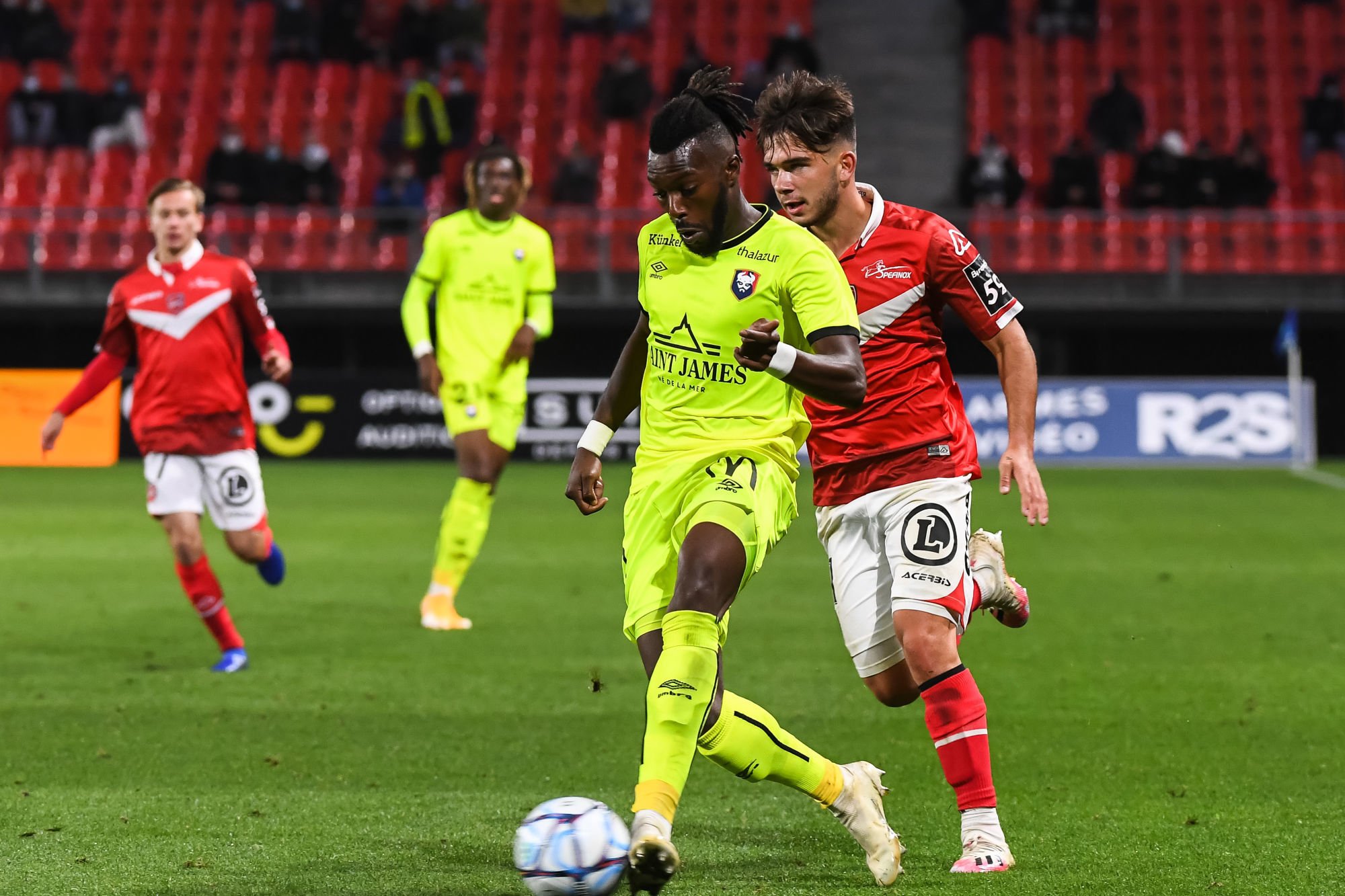 Steeve YAGO of Caen and Noah DILIBERTO of Valenciennes during the French Ligue 2 soccer match between Valenciennes and Caen on September 26, 2020 in Valenciennes, France. (Photo by Baptiste Fernandez/Icon Sport) - Steeve YAGO - Noah DILIBERTO - Stade du Hainaut - Valenciennes (France)