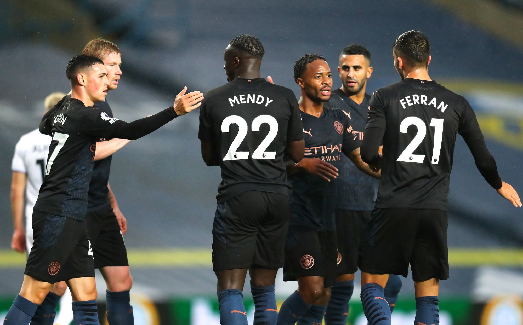Manchester City's Raheem Sterling (centre) celebrates scoring his side's first goal of the game with team-mates  Benjamin Mendy during the Premier League match at Elland Road, Leeds. 
Photo by Icon Sport - Elland Road - Leeds (Angleterre)