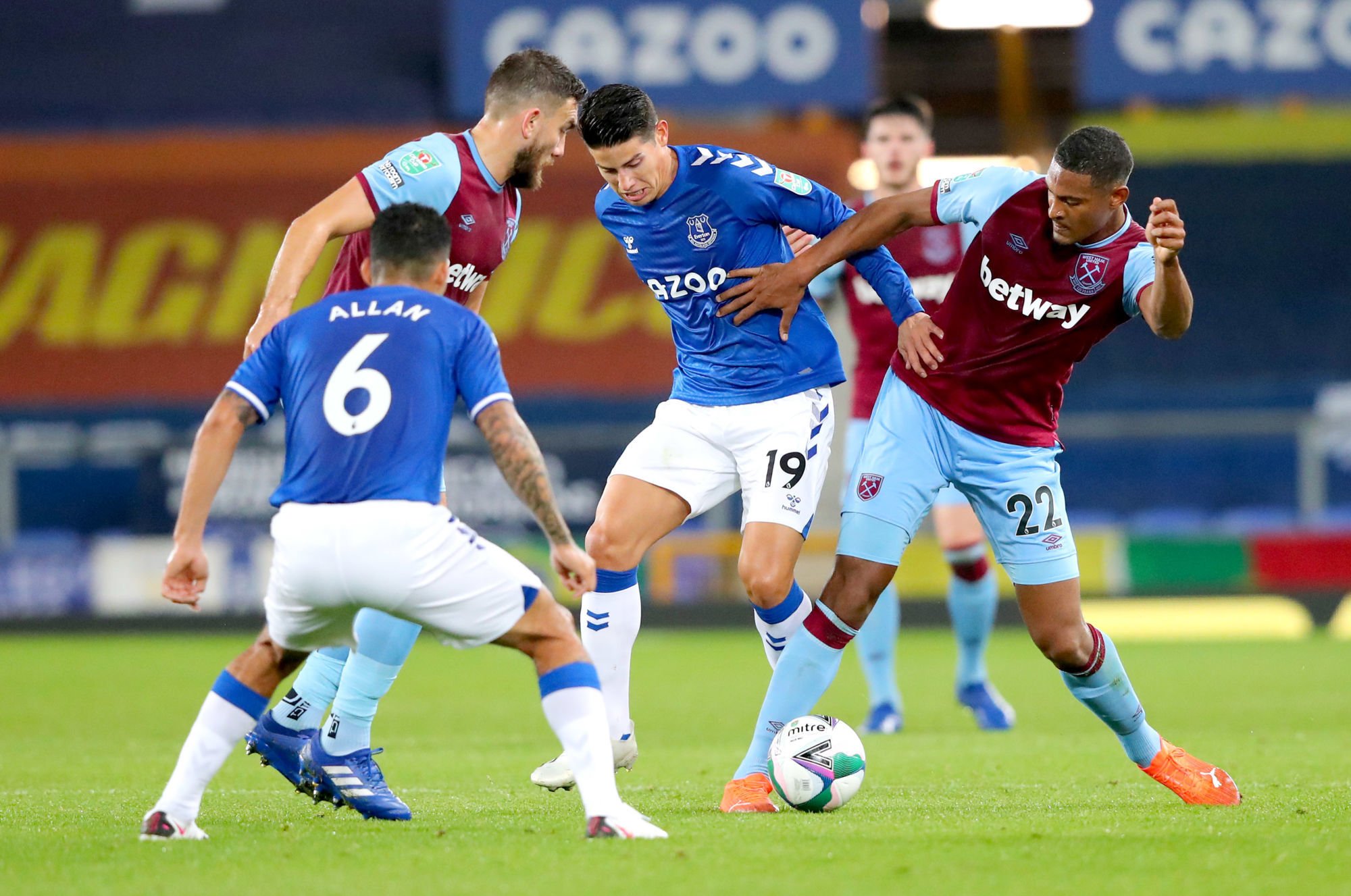 Everton's James Rodriguez (centre) and West Ham United's Sebastien Haller (right) battle for the ball during the Carabao Cup fourth round match at Goodison Park, Liverpool. 
By Icon Sport - Goodison Park  - Liverpool (Angleterre)