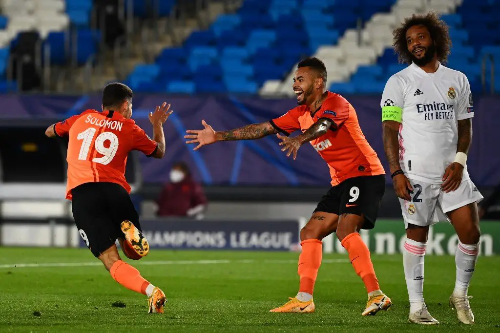 Shakhtar Donetsk's Israeli forward Manor Solomon (L) celebrates with Shakhtar Donetsk's Brazilian midfielder Dentinho after scoring his team's third goal next to Real Madrid's Brazilian defender Marcelo (R) during the UEFA Champions League group B football match between Real Madrid and Shakhtar Donetsk at the Alfredo di Stefano stadium in Valdebebas on the outskirts of Madrid on October 21, 2020. (Photo by GABRIEL BOUYS / AFP)