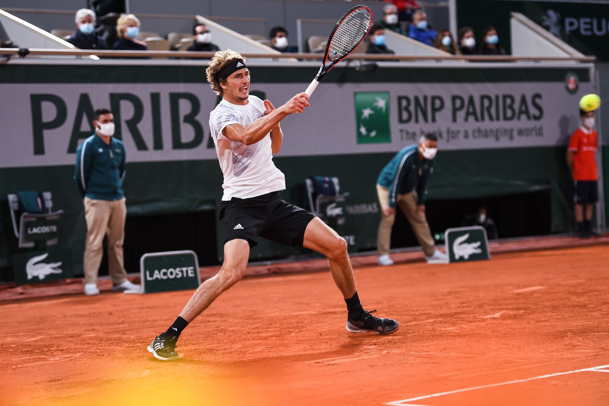 Alexander ZVEREV of Germany during the day four of the Tennis French Open on September 30, 2020 in Paris, France. (Photo by Baptiste Fernandez/Icon Sport) - Alexander ZVEREV - Roland Garros - Paris (France)