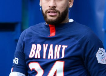 NEYMAR JR of Paris Saint Germain enter on the pitch with a special jersey in tribute of Kobe BRYANT during the French Ligue 1 Soccer match between Paris Saint-Germain and Montpellier HSC at Parc des Princes on February 1, 2020 in Paris, France. (Photo by Baptiste Fernandez/Icon Sport) - NEYMAR JR - Parc des Princes - Paris (France)