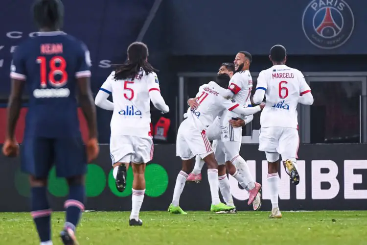 Tino KADEWERE of Lyon celebrates his goal with team mates during the French Ligue 1 soccer match between Paris Saint-Germain and Olympique Lyon at Parc des Princes on December 13, 2020 in Paris, France. (Photo by Baptiste Fernandez/Icon Sport) - --- - Memphis DEPAY - Tino KADEWERE - Parc des Princes - Paris (France)