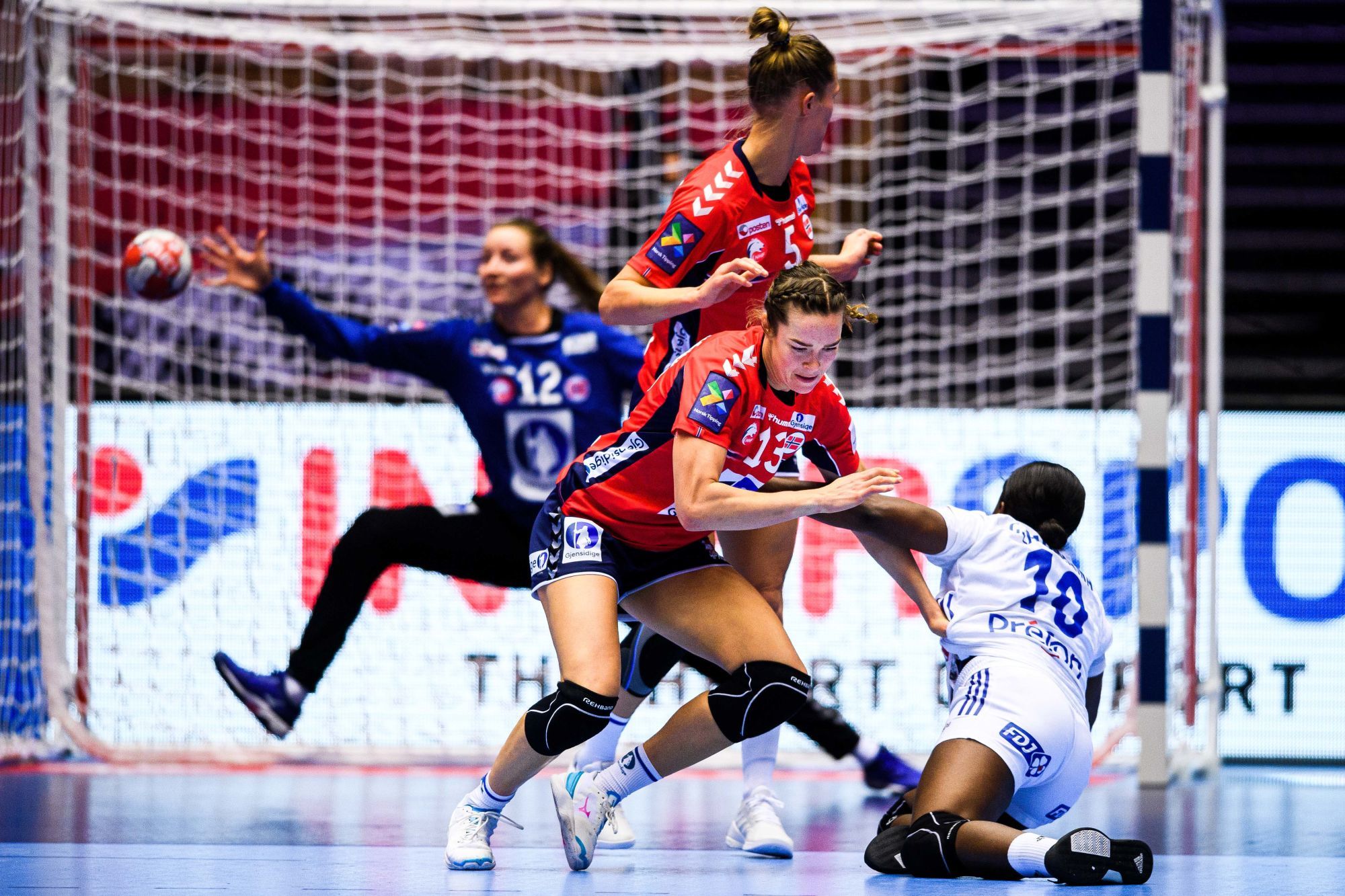 Euro Hand Féminin la France échoue à deux petits buts de la Norvège