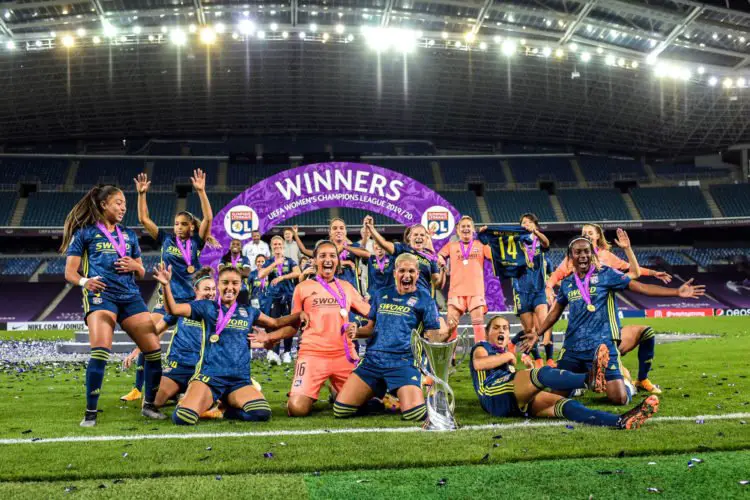 SAN SEBASTIAN, SPAIN - AUGUST 30: Olympique Lyon players celebrate with the UEFA Women's Champions League Trophy following their team's victory in the UEFA Women's Champions League Final between VfL Wolfsburg Women's and Olympique Lyonnais at Estadio Anoeta on August 30, 2020 in San Sebastian, Spain. (Photo by Juanma - UEFA/UEFA via Getty Images) 
Photo by Icon Sport - --- - Stade Anoeta - Saint Sebastien (Espagne)