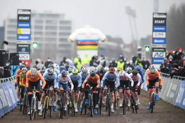 Illustration picture shows the start of the men's elite race at the UCI Cyclocross World Championships, in Oostende, Belgium, Sunday 31 January 2021. BELGA PHOTO DAVID STOCKMAN 
By Icon Sport - --- - Oostende (Belgique)