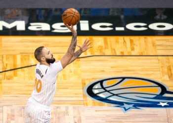 Mar 24, 2021; Orlando, Florida, USA; Orlando Magic guard Evan Fournier (10) attempts a shot during the first quarter of a game between the Phoenix Suns and the Orlando Magic at Amway Center. Mandatory Credit: Mary Holt-USA TODAY Sports/Sipa USA 

Photo by Icon Sport - Evan FOURNIER - Amway Center - Orlando (Etats Unis)