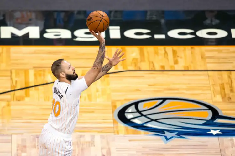 Mar 24, 2021; Orlando, Florida, USA; Orlando Magic guard Evan Fournier (10) attempts a shot during the first quarter of a game between the Phoenix Suns and the Orlando Magic at Amway Center. Mandatory Credit: Mary Holt-USA TODAY Sports/Sipa USA 

Photo by Icon Sport - Evan FOURNIER - Amway Center - Orlando (Etats Unis)