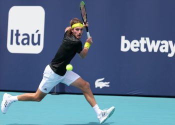 Mar 27, 2021; Miami, Florida, USA; Stefanos Tsitsipas of Greece hits a backhand against Damir Dzumhur of Bosnia and Herzegovina (not pictured) in the second round in the Miami Open at Hard Rock Stadium. Mandatory Credit: Geoff Burke-USA TODAY Sports/Sipa USA 
By Icon Sport - Miami (Etats Unis)