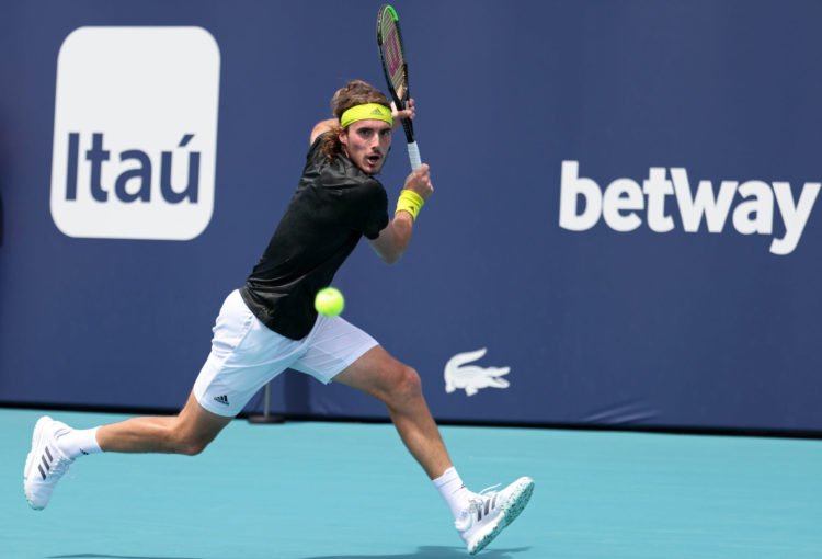 Mar 27, 2021; Miami, Florida, USA; Stefanos Tsitsipas of Greece hits a backhand against Damir Dzumhur of Bosnia and Herzegovina (not pictured) in the second round in the Miami Open at Hard Rock Stadium. Mandatory Credit: Geoff Burke-USA TODAY Sports/Sipa USA 
By Icon Sport - Miami (Etats Unis)
