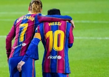 7th November 2020; Camp Nou, Barcelona, Catalonia, Spain; La Liga Football, Barcelona versus Real Betis;  Leo Messi and Griezmann celebration after the goal for 2-1 in the 49th minute with Antoine Griezmann


Photo by Icon Sport - Antoine GRIEZMANN - Lionel MESSI - Camp Nou - Barcelone (Espagne)