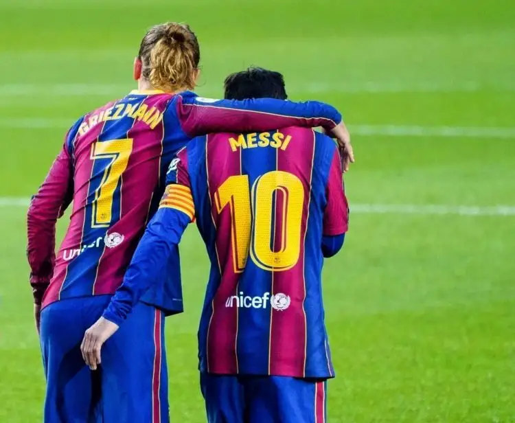 7th November 2020; Camp Nou, Barcelona, Catalonia, Spain; La Liga Football, Barcelona versus Real Betis;  Leo Messi and Griezmann celebration after the goal for 2-1 in the 49th minute with Antoine Griezmann


Photo by Icon Sport - Antoine GRIEZMANN - Lionel MESSI - Camp Nou - Barcelone (Espagne)