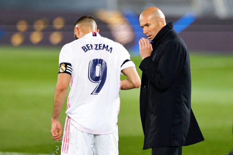 Karim Benzema - Real Madrid et Zinedine Zidane (Photo by Ruben Albarran / Pressinphoto / Icon Sport)