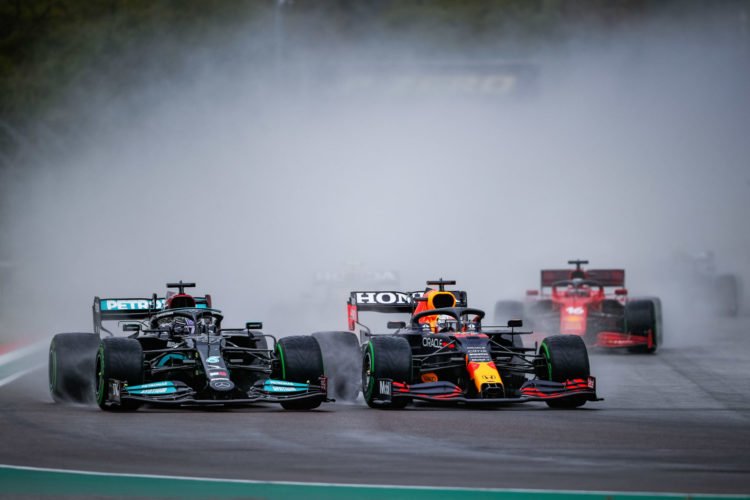Lewis Hamilton (GBR, Mercedes-AMG Petronas F1 Team) et Max Verstappen (NED, Red Bull Racing) (Photo by HOCH ZWEI / Icon Sport)