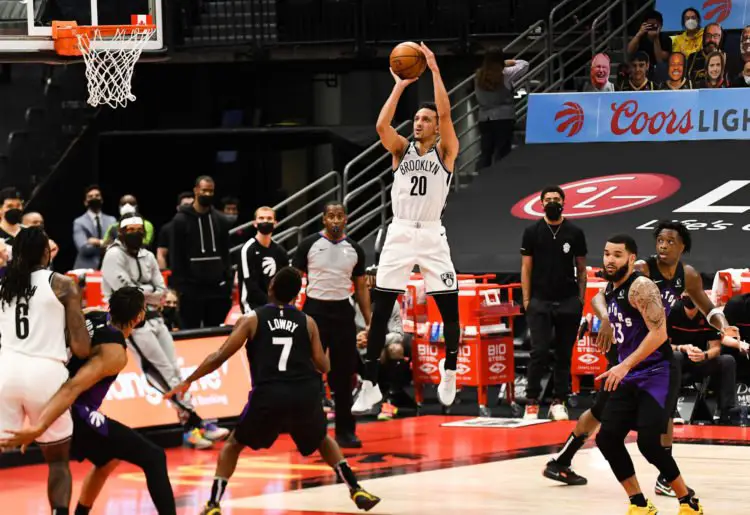Apr 21, 2021; Tampa, Florida, USA; Brooklyn Nets guard Landry Shamet (20) takes a shot in the fourth quarter against the Toronto Raptors at Amalie Arena. Mandatory Credit: Jonathan Dyer-USA TODAY Sports/Sipa USA 
By Icon Sport - Amalie Arena - Tampa (Etats Unis)