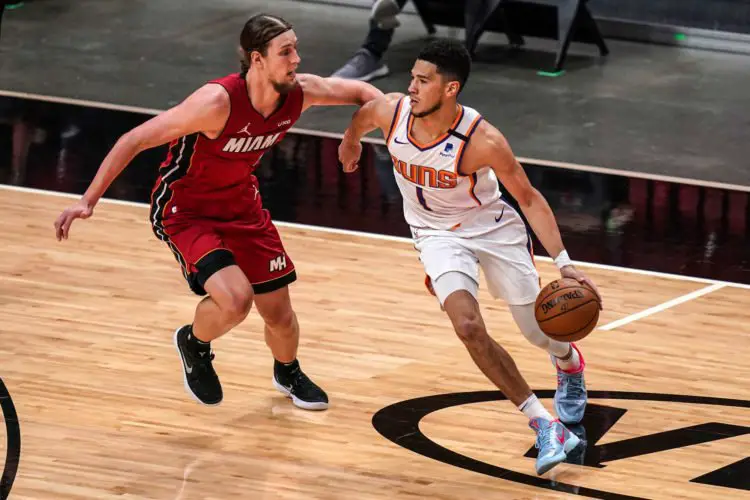 Mar 23, 2021; Miami, Florida, USA; Phoenix Suns guard Devin Booker (1) drives the ball around Miami Heat forward Kelly Olynyk (9) during the first half at American Airlines Arena. Mandatory Credit: Jasen Vinlove-USA TODAY Sports/Sipa USA 

Photo by Icon Sport - Kelly OLYNYK - Devin BOOKER - American Airlines Arena - Miami (Etats Unis)