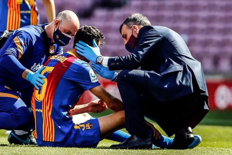 FC Barcelona's midfielder Sergio Busquets suffers an injury during the Spanish LaLiga soccer match between FC Barcelona and Atletico de Madrid at Camp Nou stadium in Barcelona, Catalonia, Spain, 08 May 2021. Efe/ABACAPRESS.COM//Enric Fontcuberta 
Photo by Icon Sport - Camp Nou - Barcelone (Espagne)