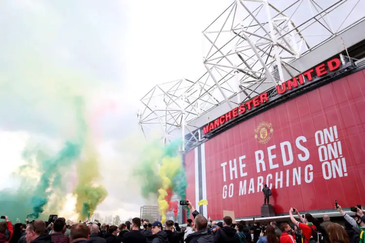 Fans let off flares as they protest against the Glazer family, owners of Manchester United, before their Premier League match against Liverpool at Old Trafford, Manchester. Issue date: Sunday May 2, 2021. 
By Icon Sport - Old Trafford - Manchester (Angleterre)