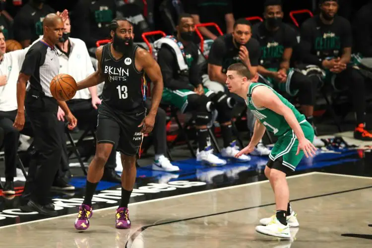 May 25, 2021; Brooklyn, New York, USA; Brooklyn Nets shooting guard James Harden (13) controls the ball against Boston Celtics point guard Payton Pritchard (11) during the second quarter of game two of the first round of the 2021 NBA Playoffs at Barclays Center. Mandatory Credit: Brad Penner-USA TODAY Sports/Sipa USA 

Photo by Icon Sport - Barclays Center - Brooklyn (Etats Unis)