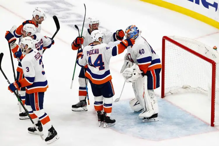 Jun 7, 2021; Boston, Massachusetts, USA; New York Islanders center Jean-Gabriel Pageau (44) goes to congratulate goaltender Semyon Varlamov (40) after their 5-4 win over the Boston Bruins in game five of the second round of the 2021 Stanley Cup Playoffs at TD Garden. Mandatory Credit: Winslow Townson-USA TODAY Sports/Sipa USA 

Photo by Icon Sport - Semyon VARLAMOV - Jean-Gabriel PAGEAU - TD Garden - Boston (Etats Unis)