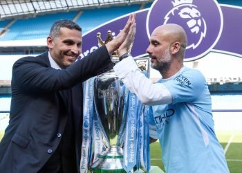 Manchester City manager Pep Guardiola celebrates with chairman Khaldoon Al Mubarak (left) and the Premier League trophy after the Premier League match at the Etihad Stadium, Manchester on 6th May 2018
Photo : PA Images / Icon Sport