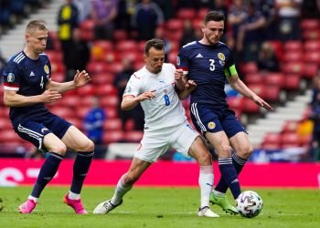 Scotland's Scott McTominay (left) and Andrew Robertson (right) combine to tackle Czech Republic's Vladimir Darida during the UEFA Euro 2020 Group D match at Hampden Park, Glasgow. Picture date: Monday June 14, 2021. 

Photo by Icon Sport - Hampden Park - Glasgow (Ecosse)