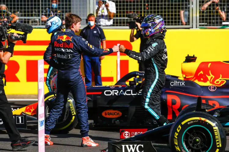 Max Verstappen (Red Bull Racing) et Lewis Hamilton (Mercedes)