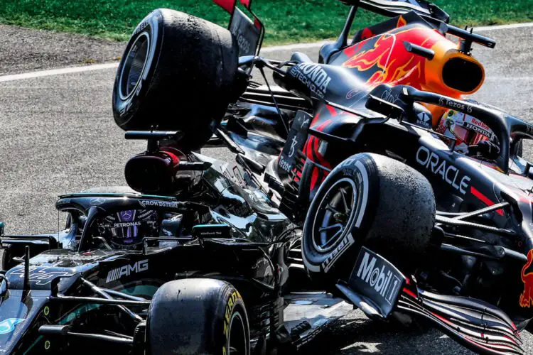 Lewis Hamilton et Max Verstappen (Photo by Icon Sport)