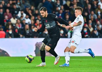 Mauro Icardi ballon au pied face à Angers le 15 octobre 2021. Anthony Dibon/Icon Sport