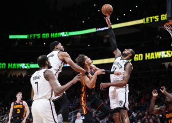 Les Brooklyn Nets et Lamarcus Aldridge en défense face aux Hawks d'Atlanta. SUSA / Icon Sport