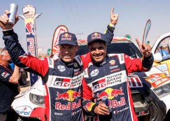 Nasser Al Attiyah (R) et son co-pilote Mathieu Baumel (L) qui célèbrent leur victoire. Abaca / Icon Sport